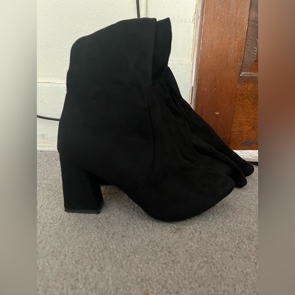 High heel thigh high black boots - Picture 3 of 5